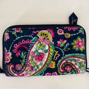 Vera bradley wristlet